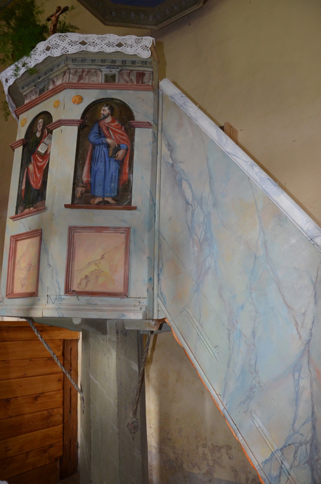 Obnova prižnice v cerkvi Sv.Magdalene na Vratih