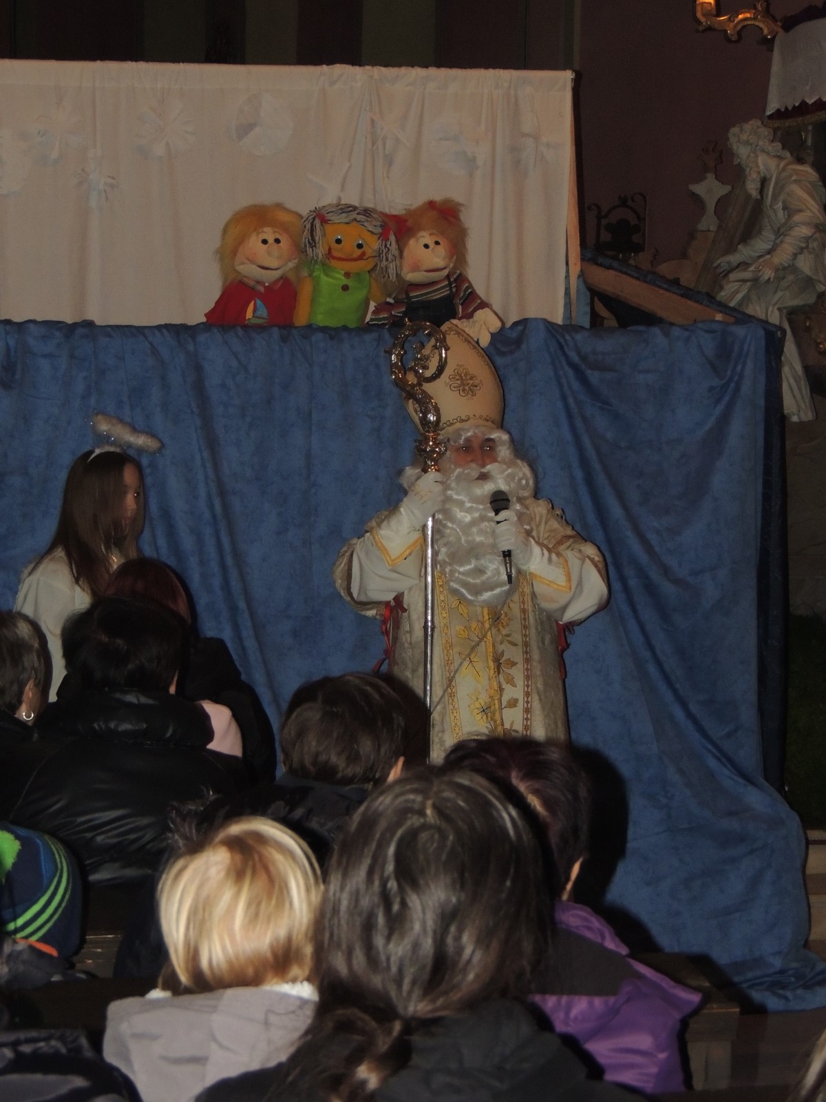 Otroke je obiskal Miklavž v cerkvi v Dravogradu