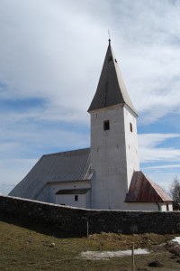 Cerkev sv. Janeza Krstnika nad Dravsko dolino.