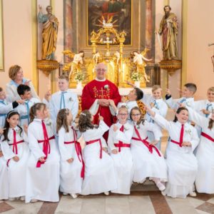 Obhajanje prvega svetega obhajila v Šempetru, Dravogradu, Libeličah in pri Križu Obhajanje prvega svetega obhajila v Šempetru, Dravogradu, Libeličah in pri Križu