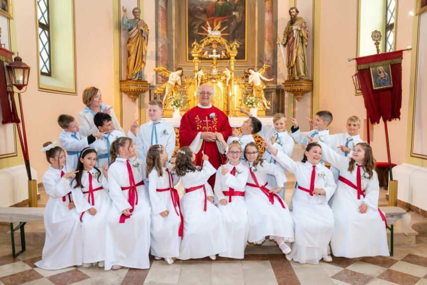 Obhajanje prvega svetega obhajila v Šempetru, Dravogradu, Libeličah in pri Križu