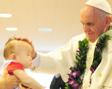 Papež Frančišek o poti do sreče in miru v družini